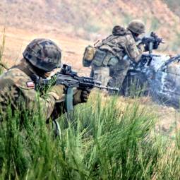 Na poligonie w Biedrusku trwają ćwiczenia z użyciem amunicji bojowej